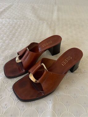 Brown leather Gucci mules